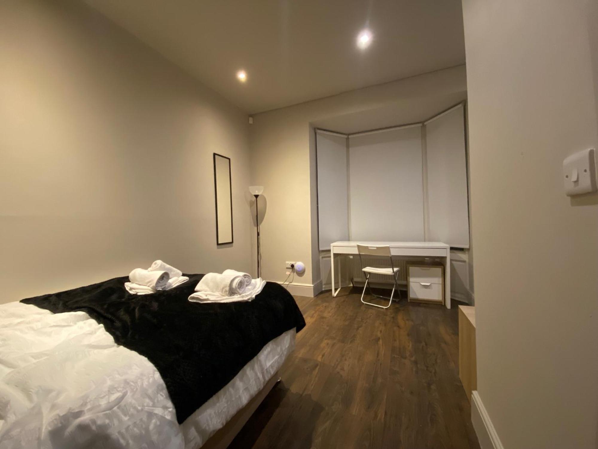 Stunning King Suite Apartment In The Heart Of Leeds City Center المظهر الخارجي الصورة